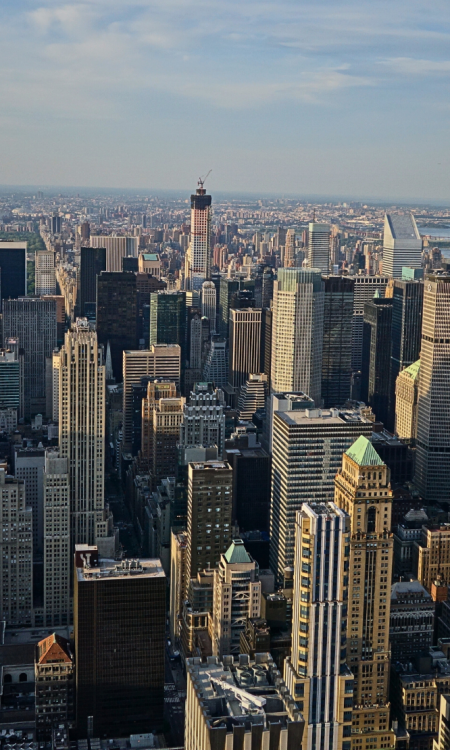 Luftaufnahme der Skyline von Manhattan mit Hochhäusern und Wolkenkratzern in New York City