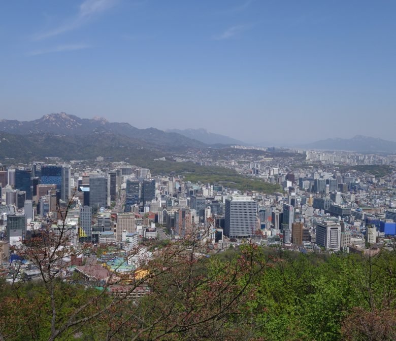 Blick über das Stadtpanorama von Seoul vom Berg Namsan