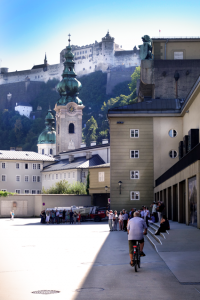 Blick auf die Stiftskirche Sankt Peter Salzburg