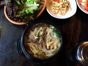 Lecker, scharf und vielfältig Essen in Seoul - Essen für eine Person