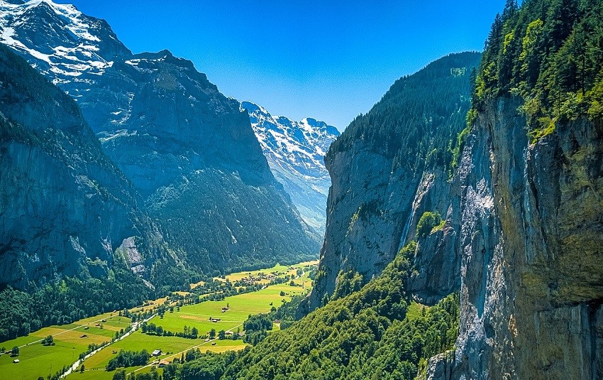 Die-Schweiz-das-Berner-Oberland- Lauterbrunnen