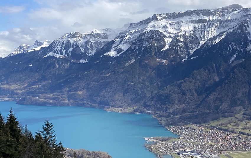 Schweiz-Berner-Oberland- Blick-vom-Harder auf den Brienzer See