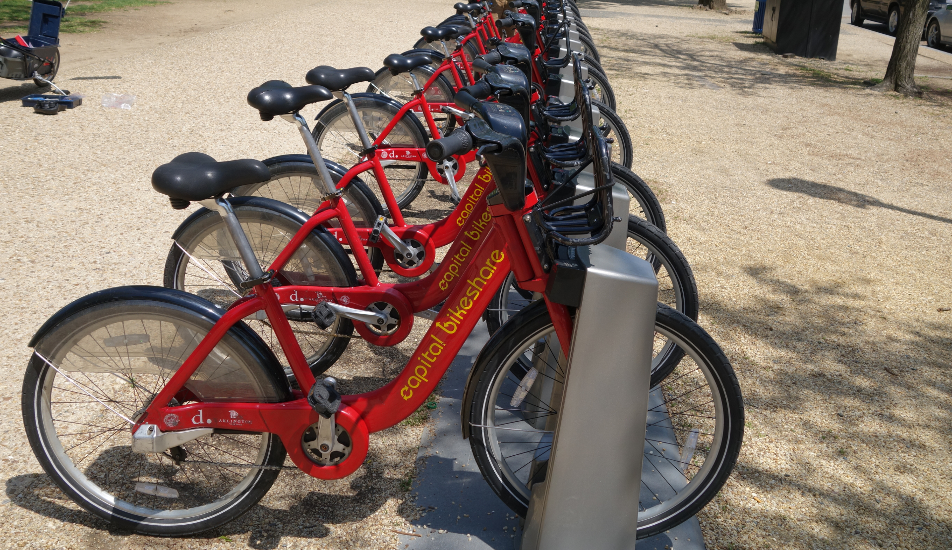 Rote Leihfahrräder von Capital Bikeshare in Washington DC