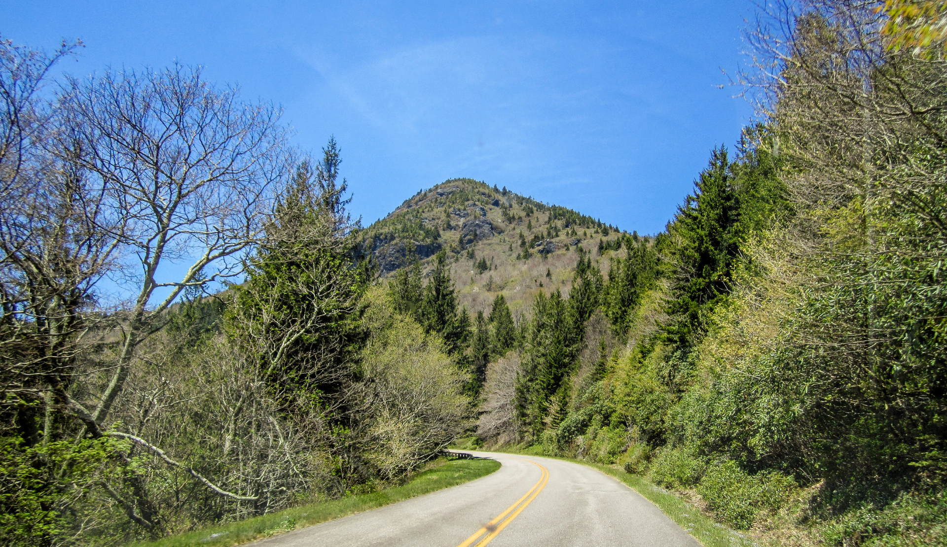 Roadtrip USA: Fahrt auf dem Blue Ridge Parkway durch die Appalachen