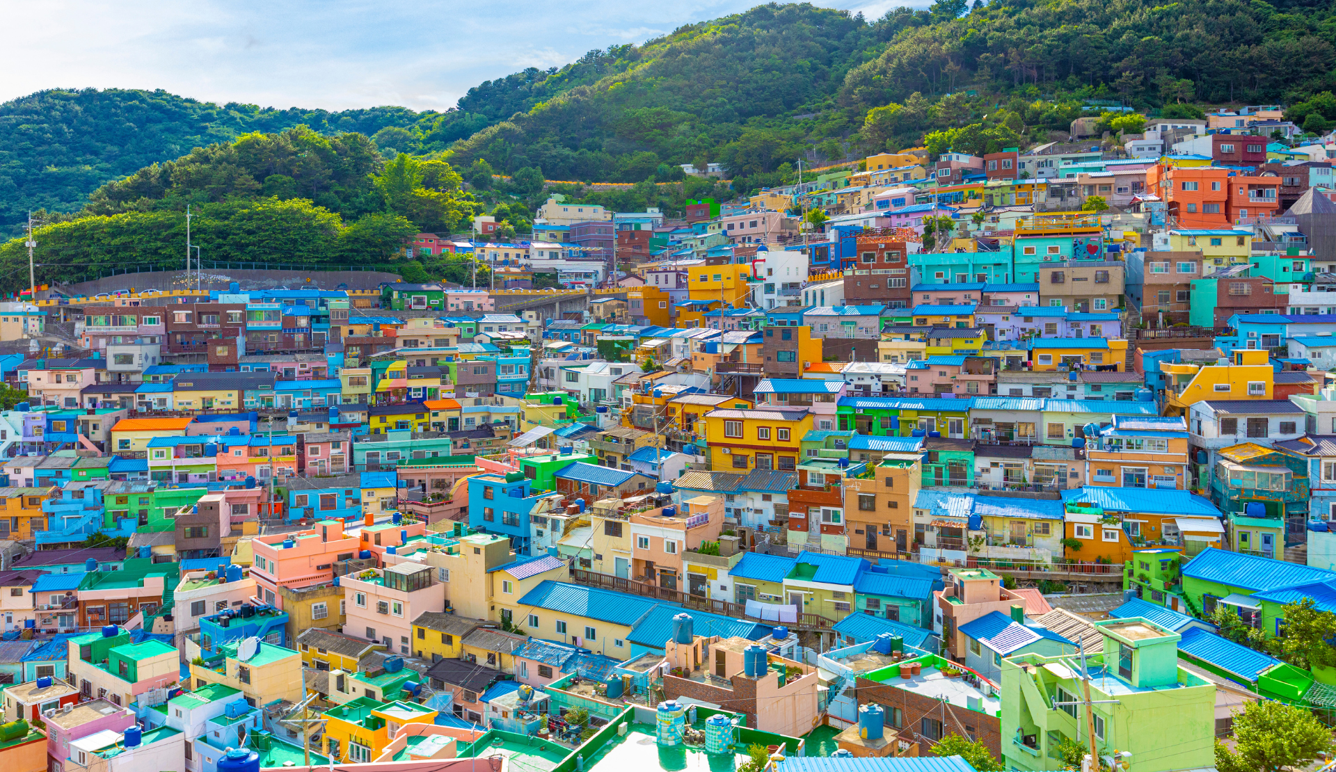 Gamcheon Culture Village in Busan Südkorea mit bunten Häusern am Berghang