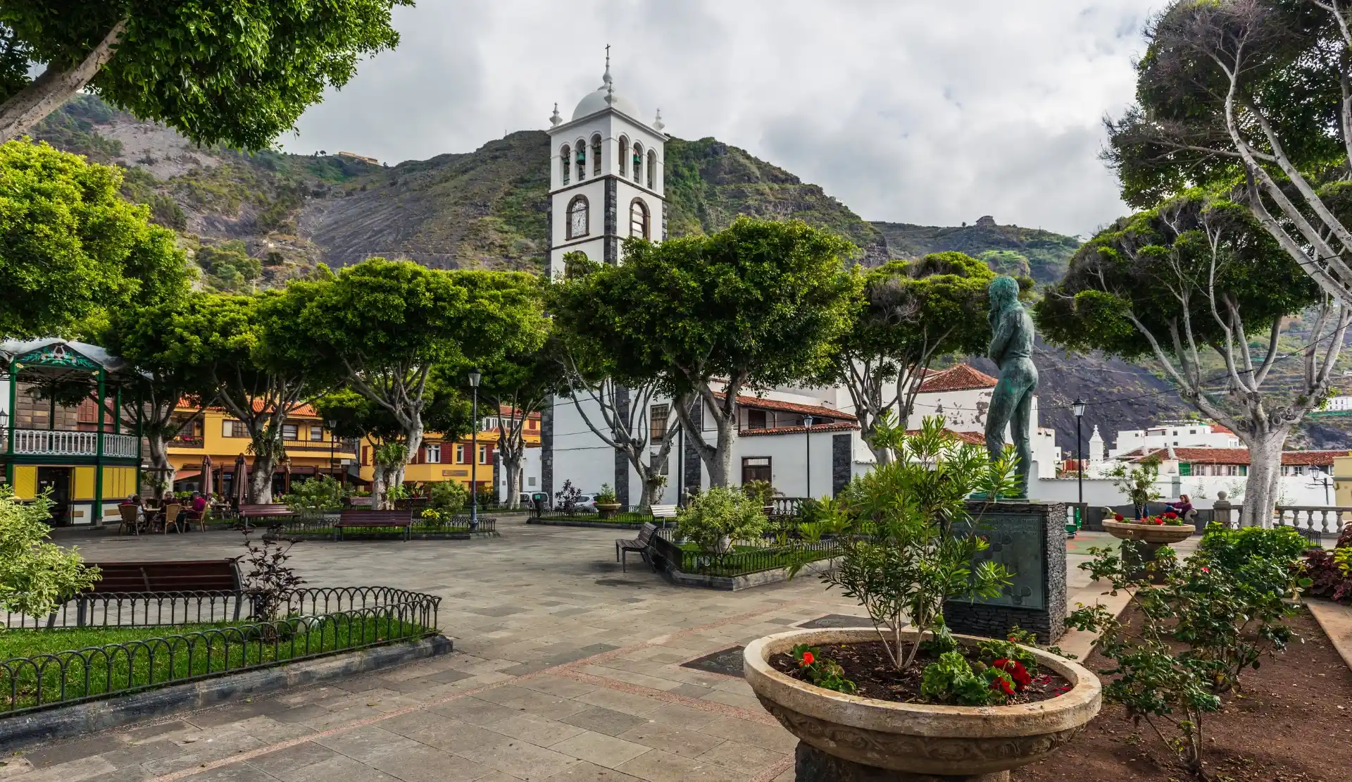 Plaza de la Libertad mit der Iglesia de Santa Ana in Garachico im Norden von Teneriffa