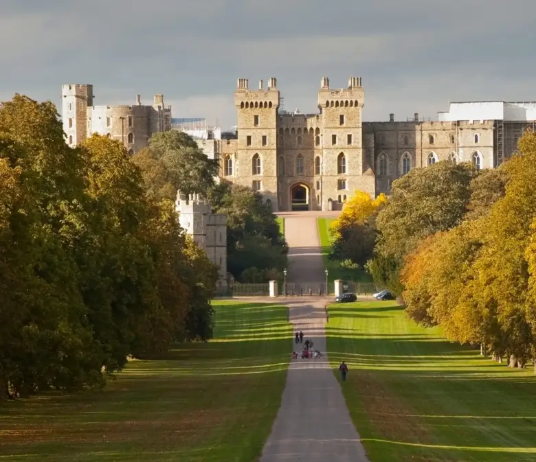 Windsor Castle am Ende des Long Walk als Sehenswürdigkeit in der Umgebung von London