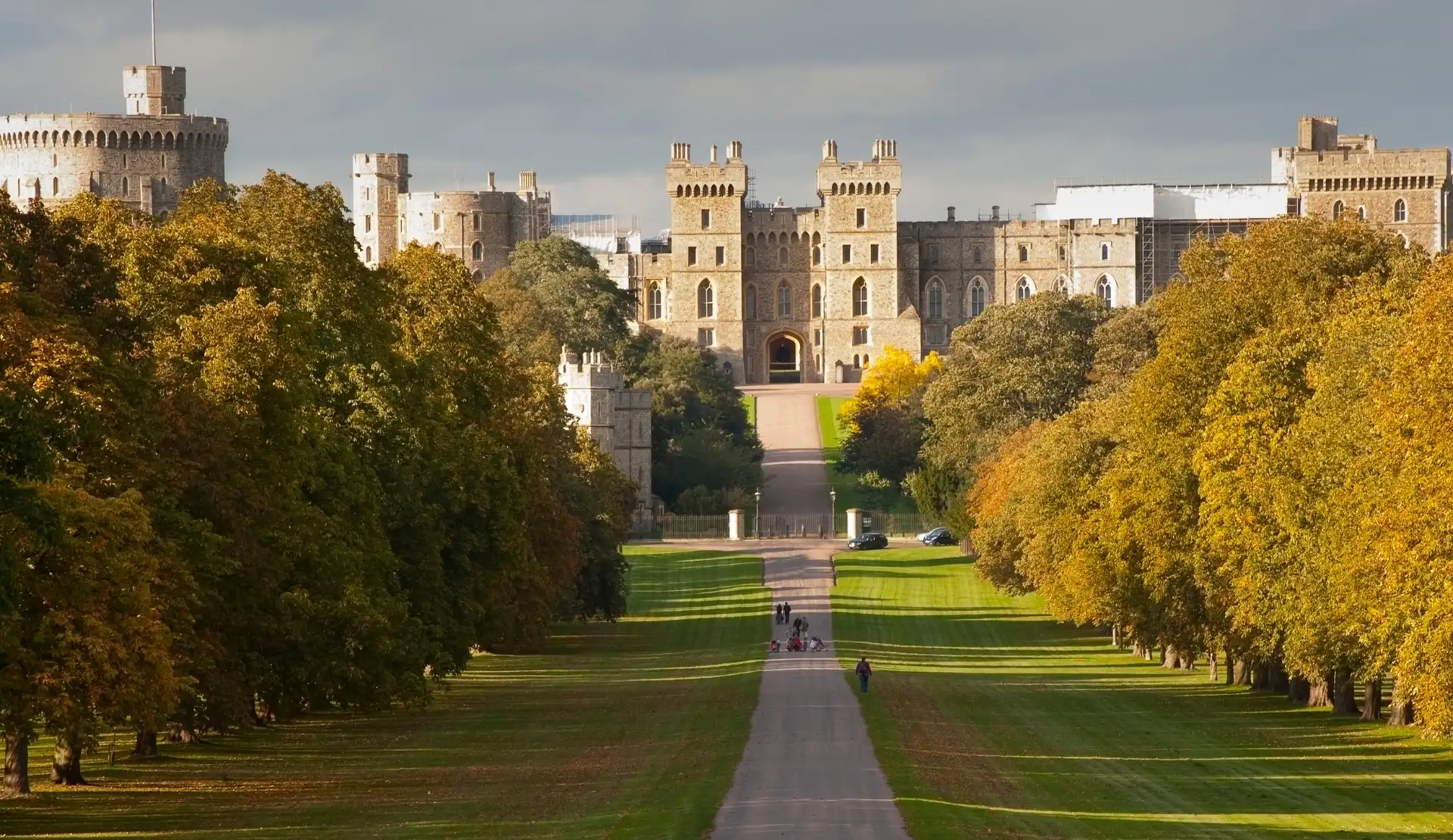 Windsor Castle am Ende des Long Walk als Sehenswürdigkeit in der Umgebung von London