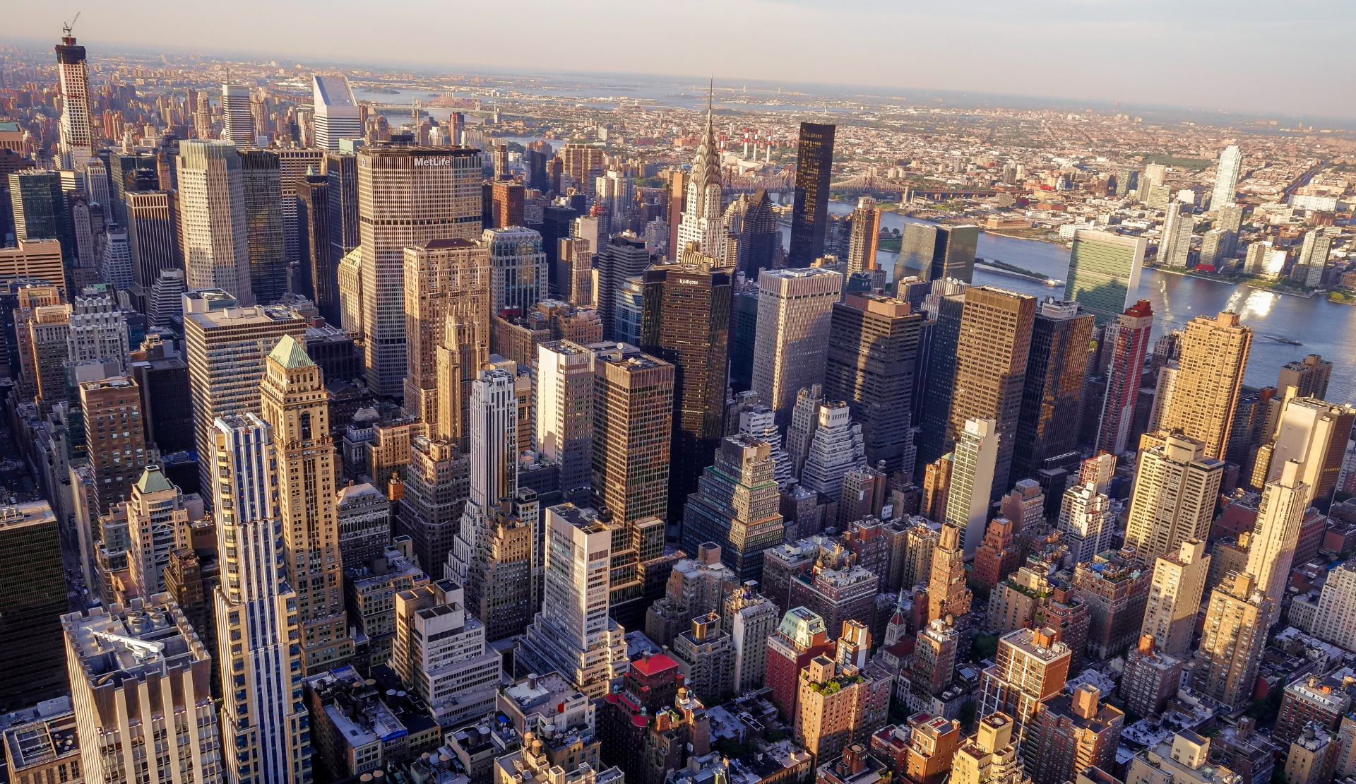 Blick auf Manhattan vom Empire State Building in New York