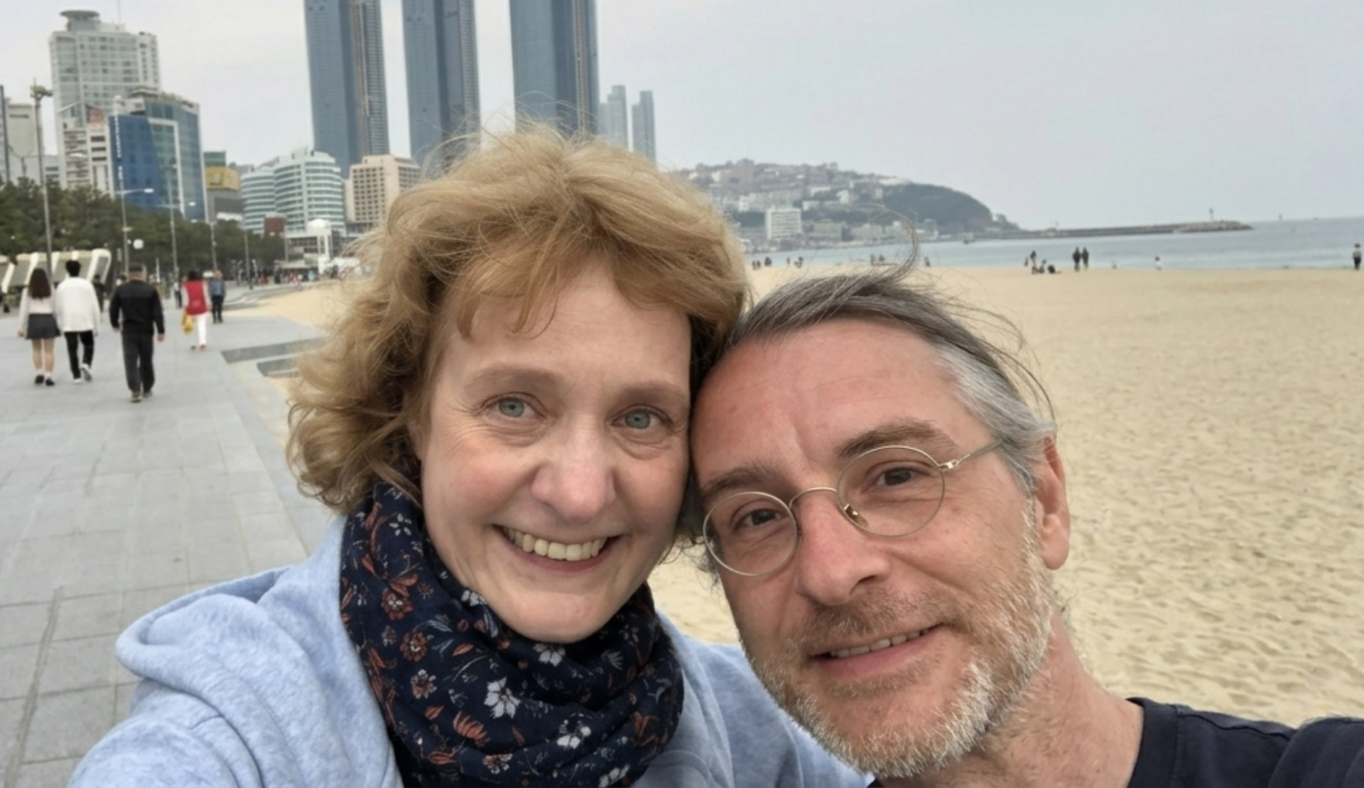 Peggy Zöllner am Haeundae Beach in Busan Südkorea
