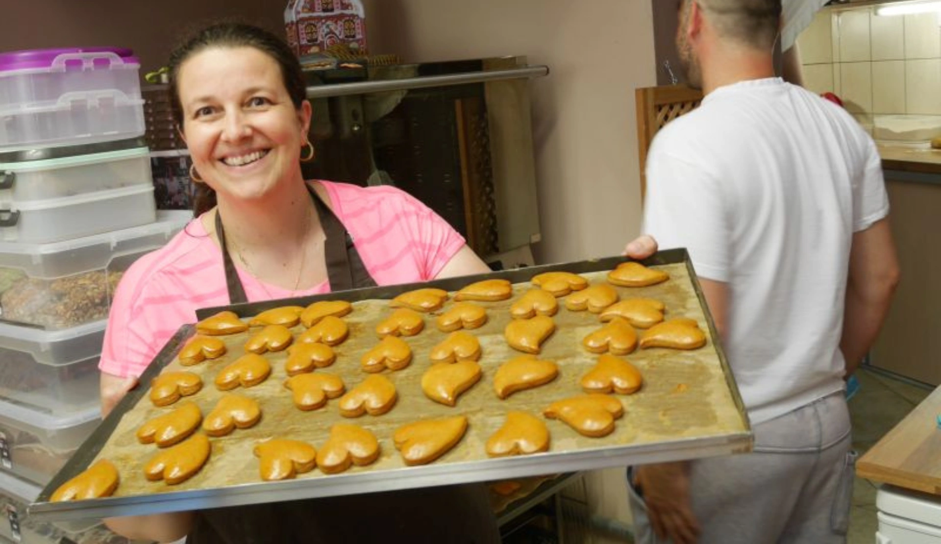 Herzförmige Lebkuchen frisch aus dem Ofen bei der geführten Food-Tour durch die Prager Altstadt