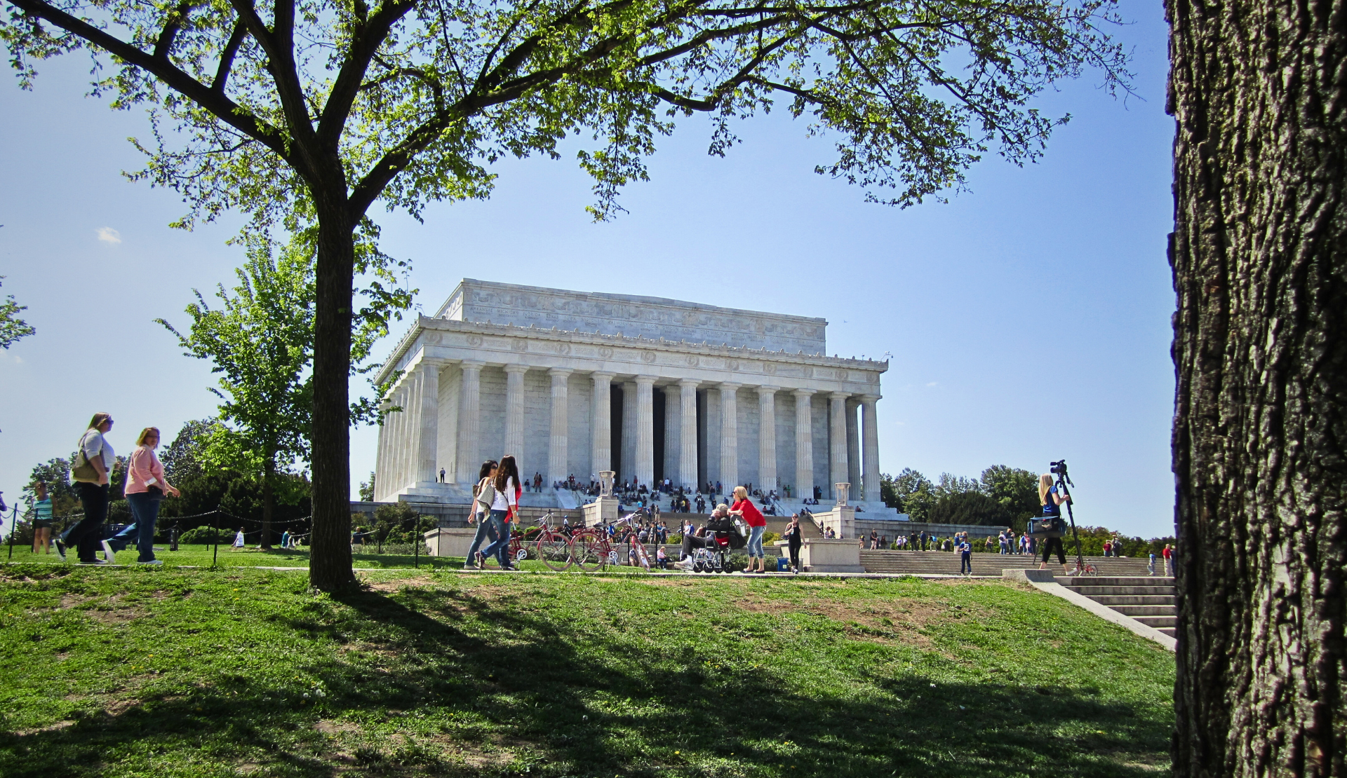 Lincoln Memorial in Washington DC mit Besuchern im Vordergrund