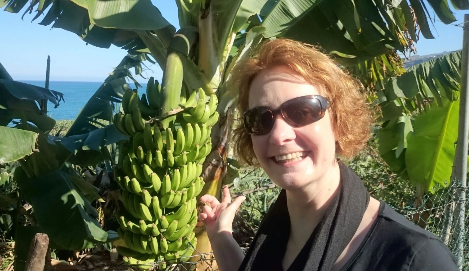 Peggy Zöllner von Travellicious im Bananenfeld im Norden von Teneriffa